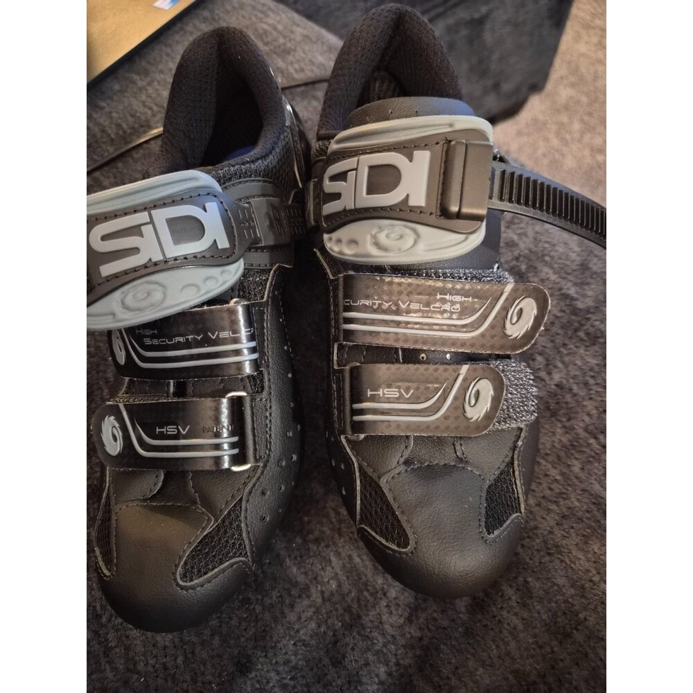 Sidi Italian Road Cycling Shoes Women’s Size 39 with cleats  Great Condition